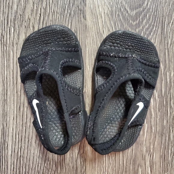 infant size 2 nike sandals